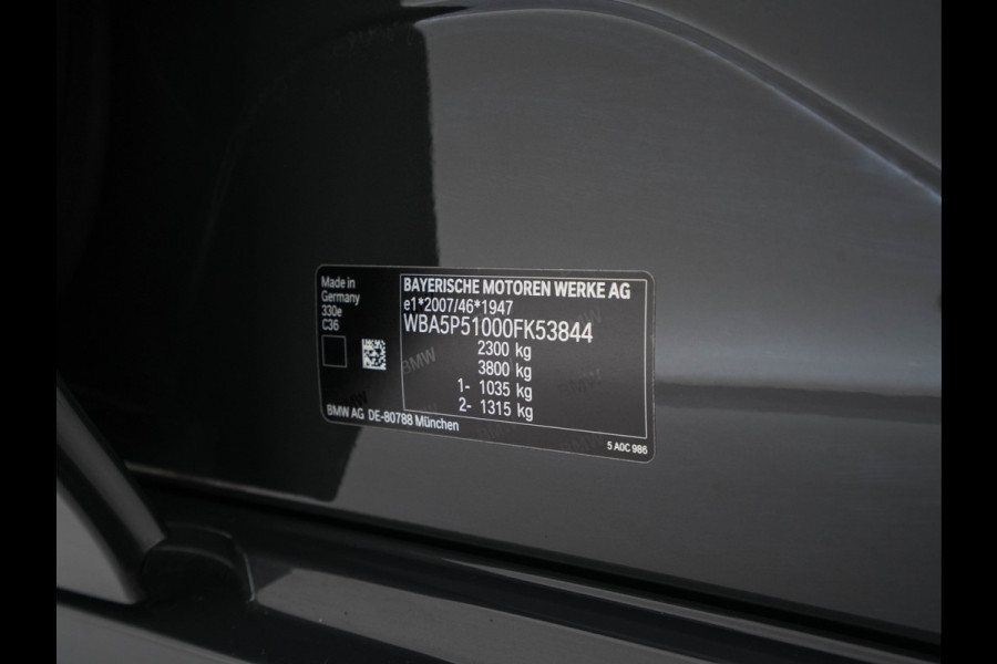 BMW 3-serie 330e eDrive Edition (Plug-In) (INCL-BTW) Aut. *LEATHER | FULL-LED | DIGI-COCKPIT | HEATED-SPORTSEATS | PRIVACYGLASS | AMBIENTLIGHT | DAB | NAVI-FULLMAP | ECC | CARPLAY | PDC | CRUI/SE | 18''ALU*