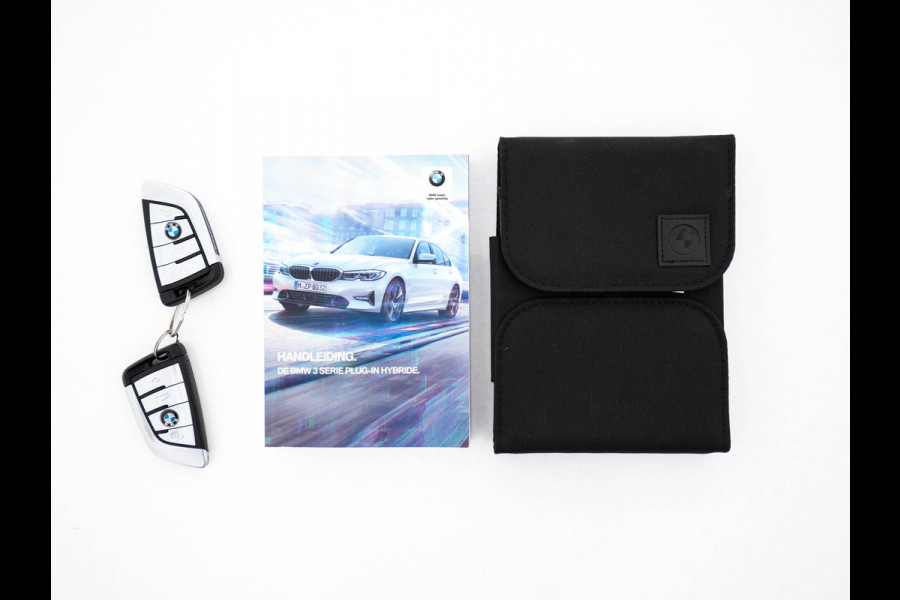 BMW 3-serie 330e eDrive Edition (Plug-In) (INCL-BTW) Aut. *LEATHER | FULL-LED | DIGI-COCKPIT | HEATED-SPORTSEATS | PRIVACYGLASS | AMBIENTLIGHT | DAB | NAVI-FULLMAP | ECC | CARPLAY | PDC | CRUI/SE | 18''ALU*