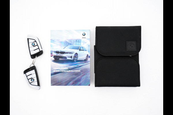 BMW 3-serie 330e eDrive Edition (Plug-In) (INCL-BTW) Aut. *LEATHER | FULL-LED | DIGI-COCKPIT | HEATED-SPORTSEATS | PRIVACYGLASS | AMBIENTLIGHT | DAB | NAVI-FULLMAP | ECC | CARPLAY | PDC | CRUI/SE | 18''ALU*