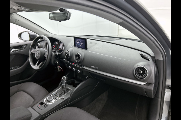Audi A3 Sportback 35 TFSI CoD Pro Line Automaat (NAVIGATIE, TREKHAAK AFNEEMBAAR, LED, 1e EIGENAAR, GOED ONDERHOUDEN)
