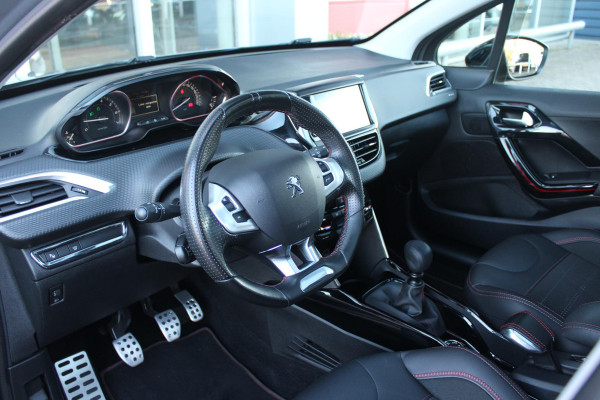 Peugeot 2008 1.2 130PK GT-LINE | PANORAMA DAK | GRIP CONTROL | CRUISE CONTROL | DAB+ RADIO | APPLE CARPLAY/ANDROID AUTO | NAVIGATIE | ACHTERUITRIJ CAMERA | 17" LICHTMETALEN VELGEN "BLACK" | CLIMATE CONTROL | PARKEERSENSOREN VOOR + ACHTER | GETINTE ACHTERRUITEN | ZWARTE DAK RELING |