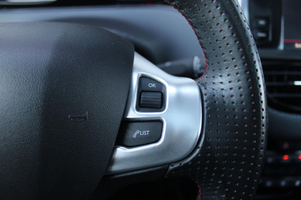 Peugeot 2008 1.2 130PK GT-LINE | PANORAMA DAK | GRIP CONTROL | CRUISE CONTROL | DAB+ RADIO | APPLE CARPLAY/ANDROID AUTO | NAVIGATIE | ACHTERUITRIJ CAMERA | 17" LICHTMETALEN VELGEN "BLACK" | CLIMATE CONTROL | PARKEERSENSOREN VOOR + ACHTER | GETINTE ACHTERRUITEN | ZWARTE DAK RELING |