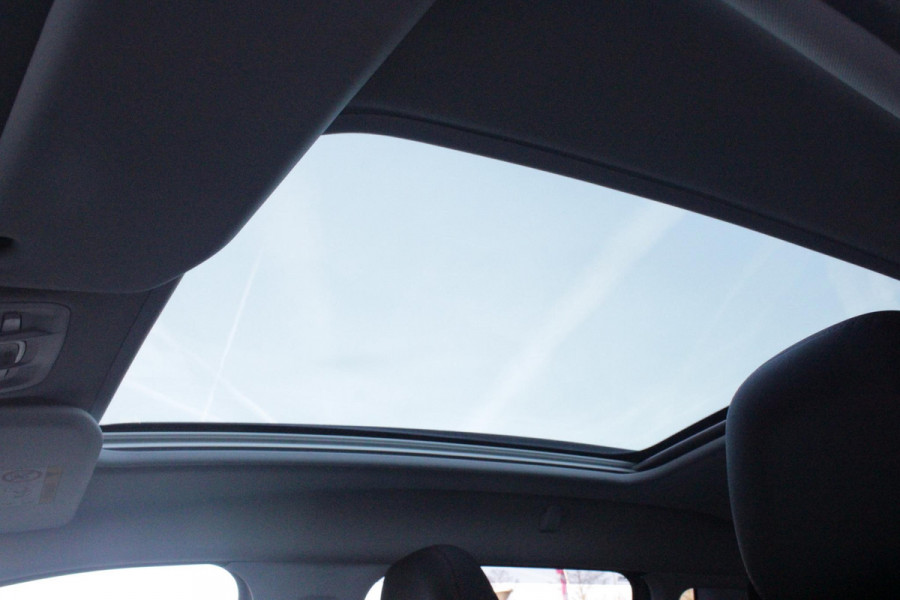 Peugeot 2008 1.2 130PK GT-LINE | PANORAMA DAK | GRIP CONTROL | CRUISE CONTROL | DAB+ RADIO | APPLE CARPLAY/ANDROID AUTO | NAVIGATIE | ACHTERUITRIJ CAMERA | 17" LICHTMETALEN VELGEN "BLACK" | CLIMATE CONTROL | PARKEERSENSOREN VOOR + ACHTER | GETINTE ACHTERRUITEN | ZWARTE DAK RELING |