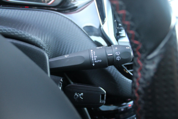 Peugeot 2008 1.2 130PK GT-LINE | PANORAMA DAK | GRIP CONTROL | CRUISE CONTROL | DAB+ RADIO | APPLE CARPLAY/ANDROID AUTO | NAVIGATIE | ACHTERUITRIJ CAMERA | 17" LICHTMETALEN VELGEN "BLACK" | CLIMATE CONTROL | PARKEERSENSOREN VOOR + ACHTER | GETINTE ACHTERRUITEN | ZWARTE DAK RELING |