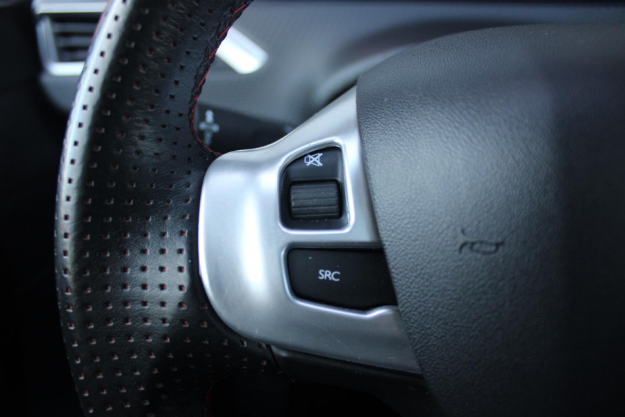 Peugeot 2008 1.2 130PK GT-LINE | PANORAMA DAK | GRIP CONTROL | CRUISE CONTROL | DAB+ RADIO | APPLE CARPLAY/ANDROID AUTO | NAVIGATIE | ACHTERUITRIJ CAMERA | 17" LICHTMETALEN VELGEN "BLACK" | CLIMATE CONTROL | PARKEERSENSOREN VOOR + ACHTER | GETINTE ACHTERRUITEN | ZWARTE DAK RELING |