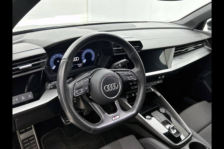 Audi A3 Sportback 35 TFSI S edition (CARPLAY, SPORTSTOELEN, LED, CLIMA, 1e EIGENAAR, GOED ONDERHOUDEN)