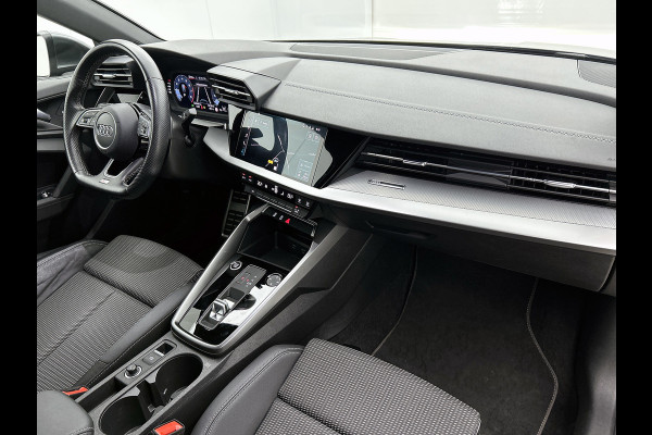 Audi A3 Sportback 35 TFSI S edition (CARPLAY, SPORTSTOELEN, LED, CLIMA, 1e EIGENAAR, GOED ONDERHOUDEN)