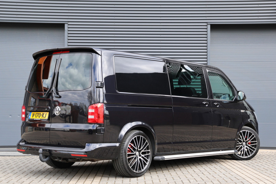 Volkswagen Transporter 2.0 TDI 150 PK L2H1 DC Highline | Marge | BTW & BPM Vrij | ACC | Navigatie | CarPlay | DAB | Trekhaak | Pdc V+A | Dubbel schuifdeur | NAP Logisch | NL Auto