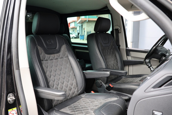 Volkswagen Transporter 2.0 TDI 150 PK L2H1 DC Highline | Marge | BTW & BPM Vrij | ACC | Navigatie | CarPlay | DAB | Trekhaak | Pdc V+A | Dubbel schuifdeur | NAP Logisch | NL Auto