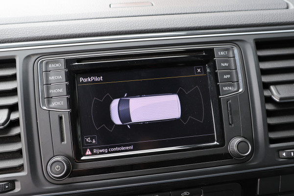Volkswagen Transporter 2.0 TDI 150 PK L2H1 DC Highline | Marge | BTW & BPM Vrij | ACC | Navigatie | CarPlay | DAB | Trekhaak | Pdc V+A | Dubbel schuifdeur | NAP Logisch | NL Auto
