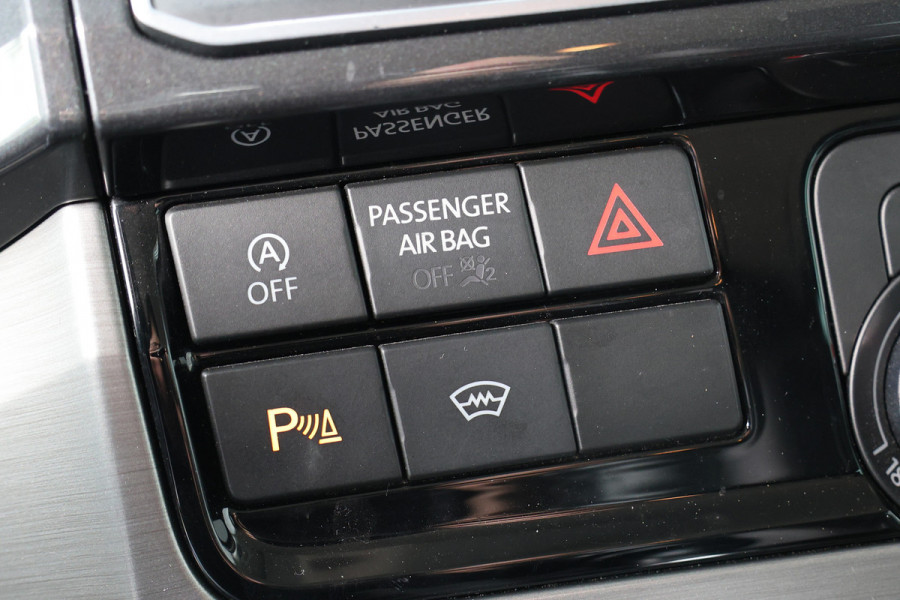 Volkswagen Transporter 2.0 TDI 150 PK L2H1 DC Highline | Marge | BTW & BPM Vrij | ACC | Navigatie | CarPlay | DAB | Trekhaak | Pdc V+A | Dubbel schuifdeur | NAP Logisch | NL Auto