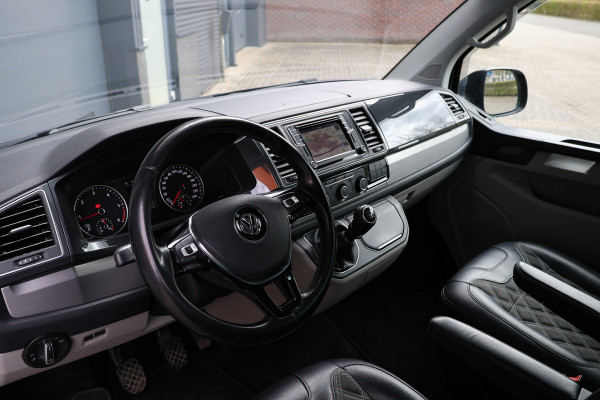 Volkswagen Transporter 2.0 TDI 150 PK L2H1 DC Highline | Marge | BTW & BPM Vrij | ACC | Navigatie | CarPlay | DAB | Trekhaak | Pdc V+A | Dubbel schuifdeur | NAP Logisch | NL Auto