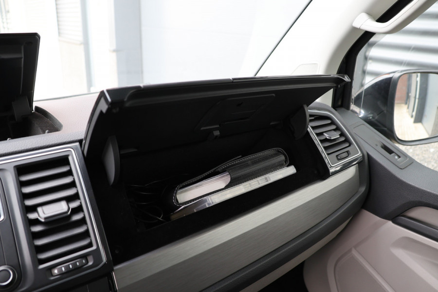 Volkswagen Transporter 2.0 TDI 150 PK L2H1 DC Highline | Marge | BTW & BPM Vrij | ACC | Navigatie | CarPlay | DAB | Trekhaak | Pdc V+A | Dubbel schuifdeur | NAP Logisch | NL Auto
