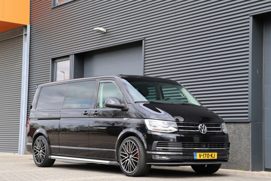 Volkswagen Transporter 2.0 TDI 150 PK L2H1 DC Highline | Marge | BTW & BPM Vrij | ACC | Navigatie | CarPlay | DAB | Trekhaak | Pdc V+A | Dubbel schuifdeur | NAP Logisch | NL Auto