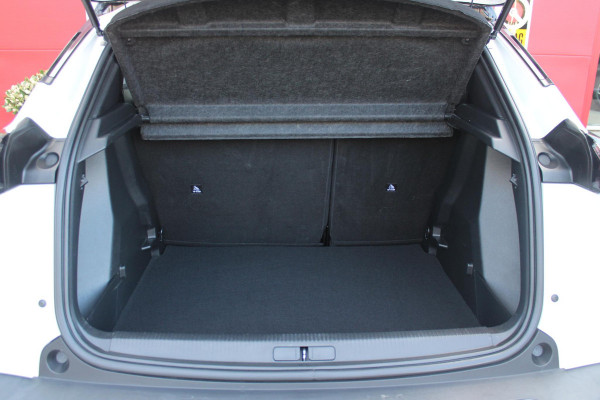 Peugeot 2008 1.2 100PK ALLURE PACK | ACHTERUITRIJ CAMERA | NAVIGATIE | APPLE CARPLAY/ANDROID AUTO | CRUISE CONTROL | DAB+ RADIO | KEYLESS START | CLIMATE CONTROL | ZWART DAK | 3-D COCKPIT | LED KOPLAMPEN | LICHTMETALEN VELGEN 17" |