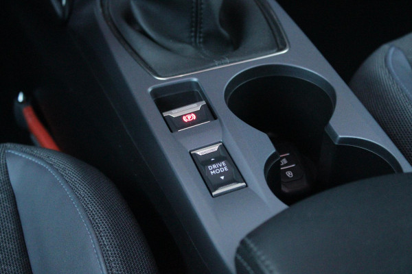 Peugeot 2008 1.2 100PK ALLURE PACK | ACHTERUITRIJ CAMERA | NAVIGATIE | APPLE CARPLAY/ANDROID AUTO | CRUISE CONTROL | DAB+ RADIO | KEYLESS START | CLIMATE CONTROL | ZWART DAK | 3-D COCKPIT | LED KOPLAMPEN | LICHTMETALEN VELGEN 17" |