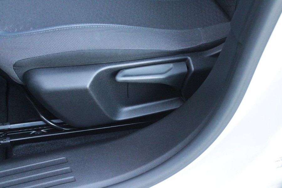 Peugeot 2008 1.2 100PK ALLURE PACK | ACHTERUITRIJ CAMERA | NAVIGATIE | APPLE CARPLAY/ANDROID AUTO | CRUISE CONTROL | DAB+ RADIO | KEYLESS START | CLIMATE CONTROL | ZWART DAK | 3-D COCKPIT | LED KOPLAMPEN | LICHTMETALEN VELGEN 17" |