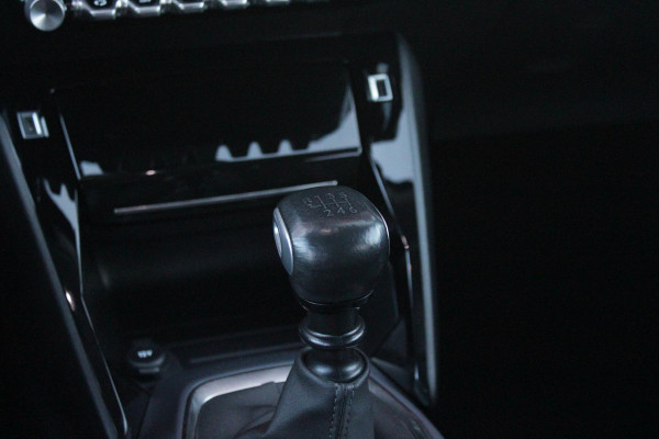 Peugeot 2008 1.2 100PK ALLURE PACK | ACHTERUITRIJ CAMERA | NAVIGATIE | APPLE CARPLAY/ANDROID AUTO | CRUISE CONTROL | DAB+ RADIO | KEYLESS START | CLIMATE CONTROL | ZWART DAK | 3-D COCKPIT | LED KOPLAMPEN | LICHTMETALEN VELGEN 17" |
