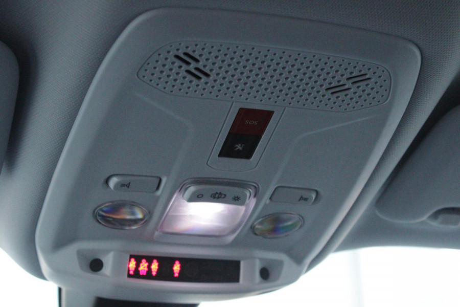 Peugeot 2008 1.2 100PK ALLURE PACK | ACHTERUITRIJ CAMERA | NAVIGATIE | APPLE CARPLAY/ANDROID AUTO | CRUISE CONTROL | DAB+ RADIO | KEYLESS START | CLIMATE CONTROL | ZWART DAK | 3-D COCKPIT | LED KOPLAMPEN | LICHTMETALEN VELGEN 17" |