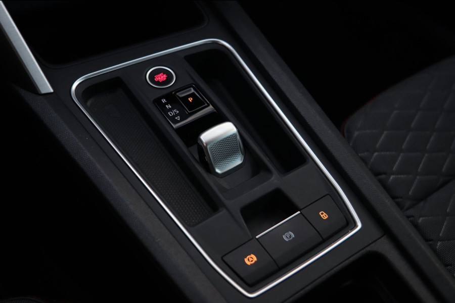 Seat Leon 1.5 eTSI FR / ACC / KEYLESS / CAMERA / SFEERVER. / CARPLAY