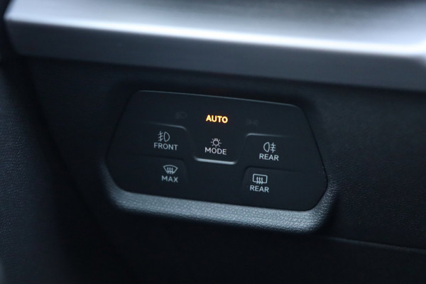 Seat Leon 1.5 eTSI FR / ACC / KEYLESS / CAMERA / SFEERVER. / CARPLAY