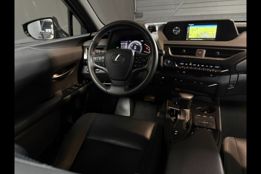 Lexus UX UX 250H LUXURY LINE /trekhaak/acc/leder/keyless/camera/all wheater banden