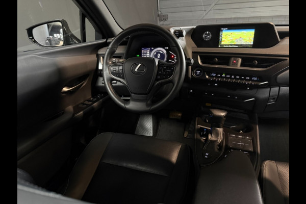 Lexus UX UX 250H LUXURY LINE /trekhaak/acc/leder/keyless/camera/all wheater banden