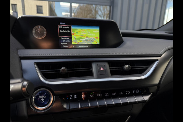 Lexus UX UX 250H LUXURY LINE /trekhaak/acc/leder/keyless/camera/all wheater banden