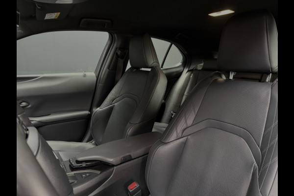 Lexus UX UX 250H LUXURY LINE /trekhaak/acc/leder/keyless/camera/all wheater banden