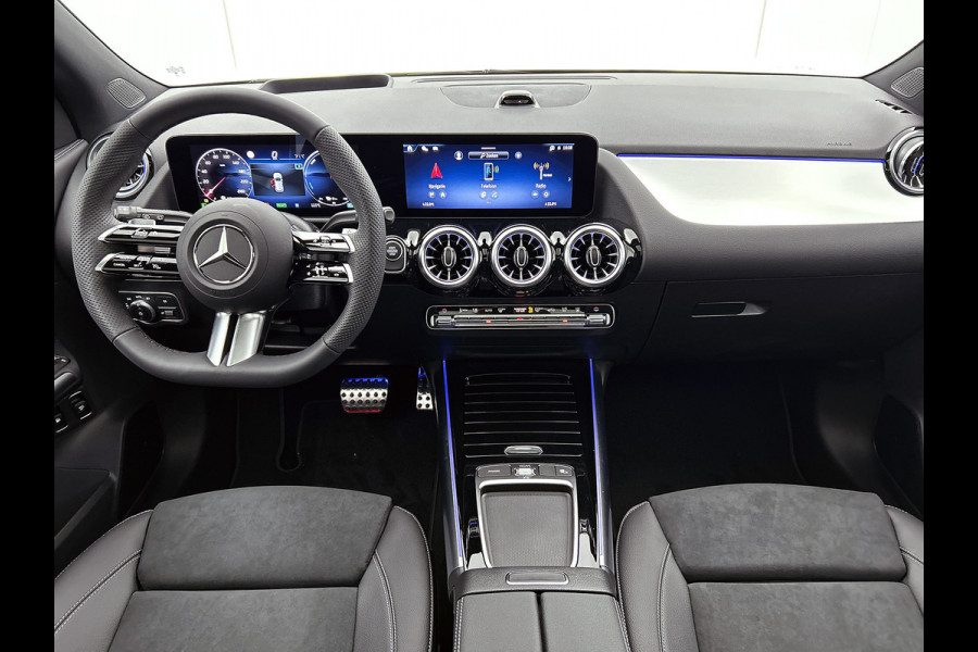 Mercedes-Benz GLA 250 e Business Solution AMG | Premium Plus pakket | Panoramaschuifdak | Kofferdrempel in chroom | Dakrailing | Stuurschakelpaddles | Smartphone Integratie |