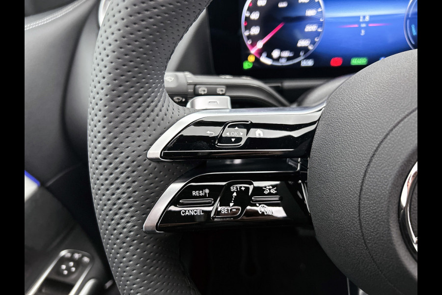 Mercedes-Benz GLA 250 e Business Solution AMG | Premium Plus pakket | Panoramaschuifdak | Kofferdrempel in chroom | Dakrailing | Stuurschakelpaddles | Smartphone Integratie |