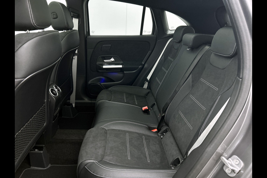 Mercedes-Benz GLA 250 e Business Solution AMG | Premium Plus pakket | Panoramaschuifdak | Kofferdrempel in chroom | Dakrailing | Stuurschakelpaddles | Smartphone Integratie |