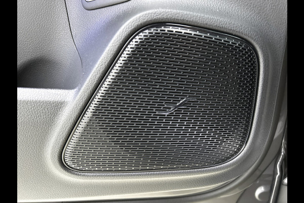 Mercedes-Benz GLA 250 e Business Solution AMG | Premium Plus pakket | Panoramaschuifdak | Kofferdrempel in chroom | Dakrailing | Stuurschakelpaddles | Smartphone Integratie |