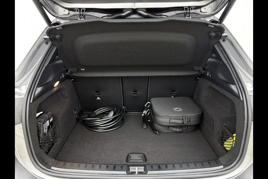 Mercedes-Benz GLA 250 e Business Solution AMG | Premium Plus pakket | Panoramaschuifdak | Kofferdrempel in chroom | Dakrailing | Stuurschakelpaddles | Smartphone Integratie |