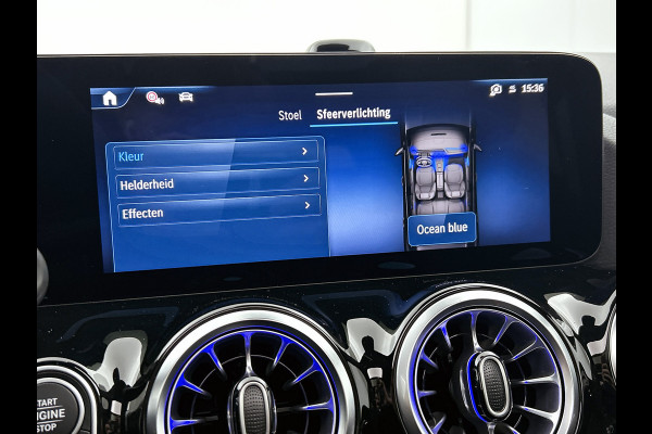 Mercedes-Benz GLA 250 e Business Solution AMG | Premium Plus pakket | Panoramaschuifdak | Kofferdrempel in chroom | Dakrailing | Stuurschakelpaddles | Smartphone Integratie |