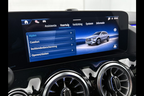 Mercedes-Benz GLA 250 e Business Solution AMG | Premium Plus pakket | Panoramaschuifdak | Kofferdrempel in chroom | Dakrailing | Stuurschakelpaddles | Smartphone Integratie |