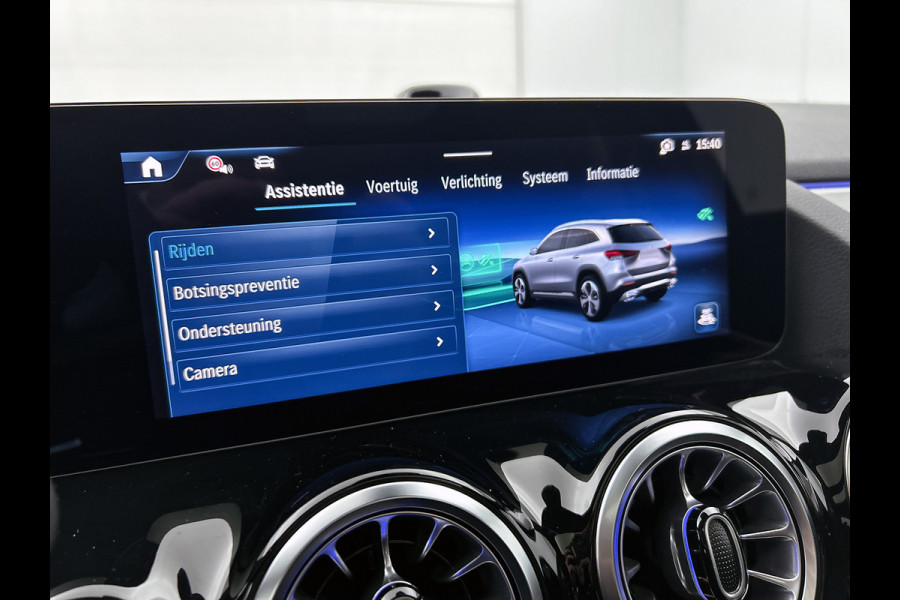 Mercedes-Benz GLA 250 e Business Solution AMG | Premium Plus pakket | Panoramaschuifdak | Kofferdrempel in chroom | Dakrailing | Stuurschakelpaddles | Smartphone Integratie |