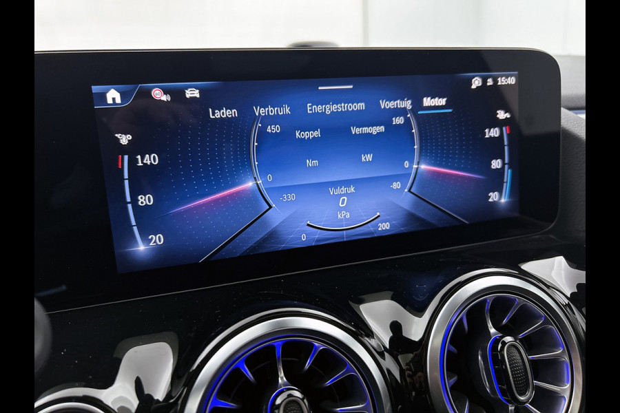 Mercedes-Benz GLA 250 e Business Solution AMG | Premium Plus pakket | Panoramaschuifdak | Kofferdrempel in chroom | Dakrailing | Stuurschakelpaddles | Smartphone Integratie |
