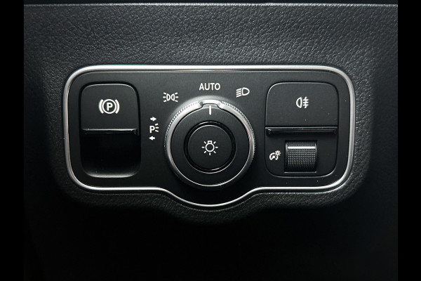 Mercedes-Benz GLA 250 e Business Solution AMG | Premium Plus pakket | Panoramaschuifdak | Kofferdrempel in chroom | Dakrailing | Stuurschakelpaddles | Smartphone Integratie |