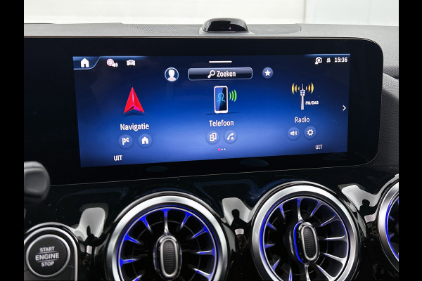 Mercedes-Benz GLA 250 e Business Solution AMG | Premium Plus pakket | Panoramaschuifdak | Kofferdrempel in chroom | Dakrailing | Stuurschakelpaddles | Smartphone Integratie |