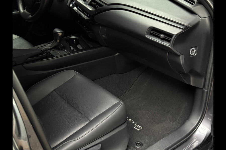 Lexus UX UX 250H LUXURY LINE /trekhaak/acc/leder/keyless/camera/all wheater banden