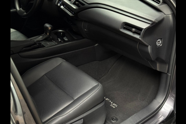 Lexus UX UX 250H LUXURY LINE /trekhaak/acc/leder/keyless/camera/all wheater banden