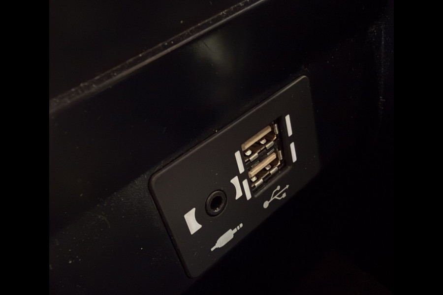 Lexus UX UX 250H LUXURY LINE /trekhaak/acc/leder/keyless/camera/all wheater banden