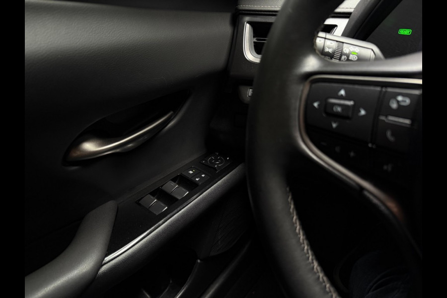 Lexus UX UX 250H LUXURY LINE /trekhaak/acc/leder/keyless/camera/all wheater banden