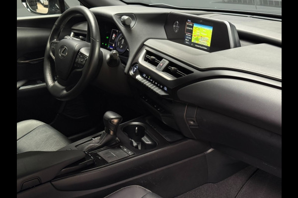 Lexus UX UX 250H LUXURY LINE /trekhaak/acc/leder/keyless/camera/all wheater banden
