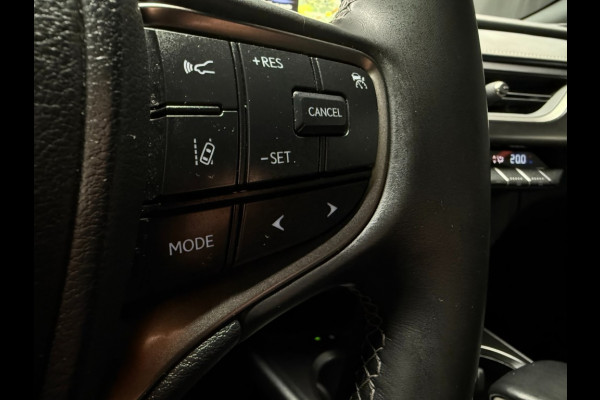 Lexus UX UX 250H LUXURY LINE /trekhaak/acc/leder/keyless/camera/all wheater banden