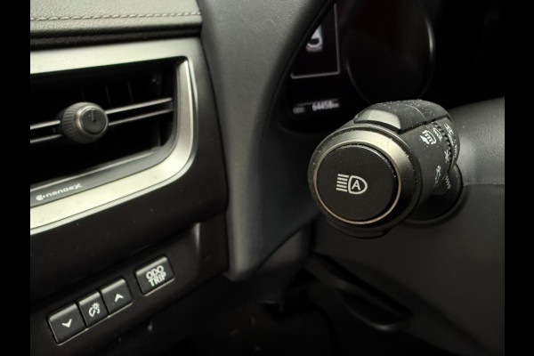 Lexus UX UX 250H LUXURY LINE /trekhaak/acc/leder/keyless/camera/all wheater banden