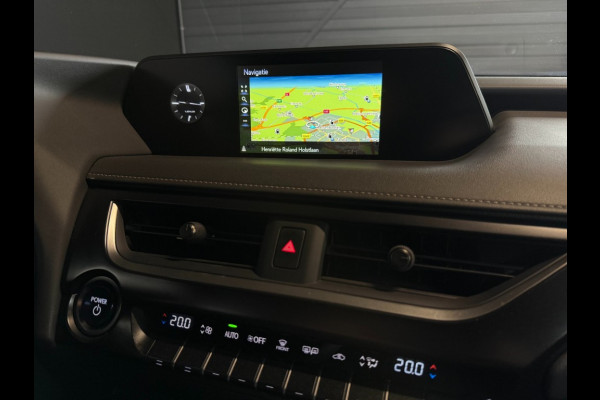 Lexus UX UX 250H LUXURY LINE /trekhaak/acc/leder/keyless/camera/all wheater banden