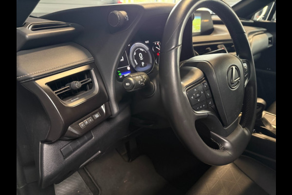 Lexus UX UX 250H LUXURY LINE /trekhaak/acc/leder/keyless/camera/all wheater banden