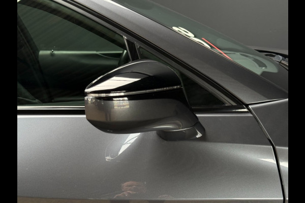 Lexus UX UX 250H LUXURY LINE /trekhaak/acc/leder/keyless/camera/all wheater banden